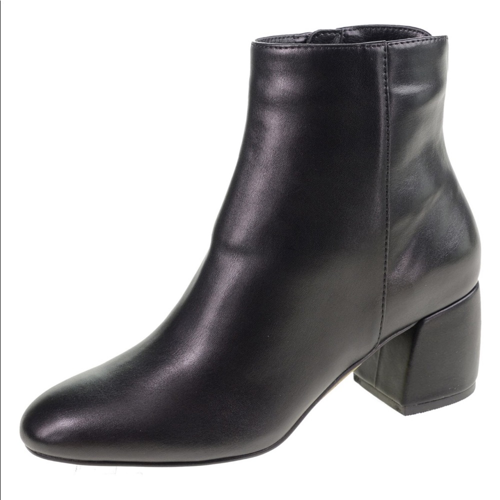 *NEW* Steve Madden Zipped Ankle Boots